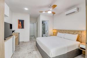 Ένα ή περισσότερα κρεβάτια σε δωμάτιο στο Condo in Aldea Zama 6 mins from Downtown Tulum