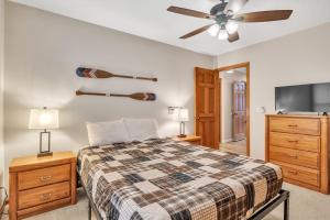 Ένα ή περισσότερα κρεβάτια σε δωμάτιο στο Deerfield Hideaway at Old Rocky home