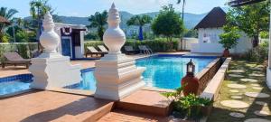 Kolam renang di atau dekat dengan Noppharat Krabi Resort