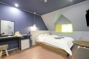 Postel nebo postele na pokoji v ubytování Hotel Stay Q Daejeon
