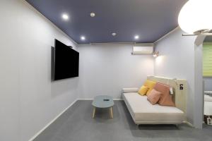TV a/nebo společenská místnost v ubytování Hotel Stay Q Daejeon