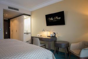 A bed or beds in a room at Villa Plaza Boutique Hotel & Spa