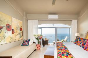 Postel nebo postele na pokoji v ubytování Ocean Front Penthouse Newly Renovated, Sleeps 6, Casa Agua, Girasol + 42 fotografií