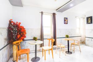 Posezení v ubytování Super Collection O Sector 110 Noida + 24 fotografií