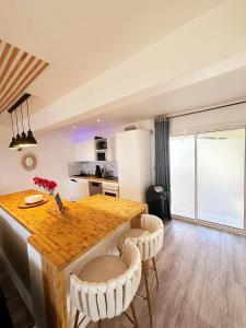 Imagen de la galería de Sunset View, en Friar's Bay