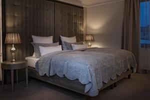 A bed or beds in a room at Villa Plaza Boutique Hotel & Spa