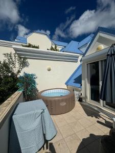 Imagen de la galería de Sunset View, en Friar's Bay