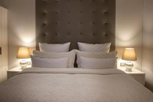 A bed or beds in a room at Villa Plaza Boutique Hotel & Spa