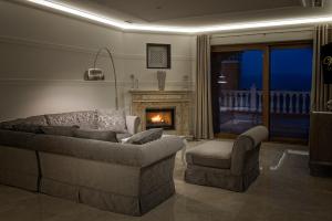 A seating area at Villa Plaza Boutique Hotel & Spa