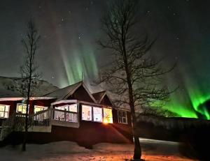Byggingin sem sumarhúsið er í