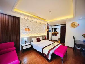 Postel nebo postele na pokoji v ubytování Art Hotel Ha Noi