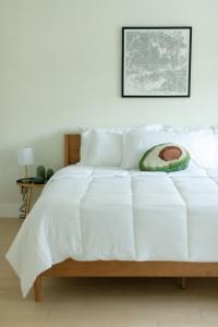 Ένα ή περισσότερα κρεβάτια σε δωμάτιο στο Next Getaway Home-3 Rooms, 4 Bed, 2 Bath, Backyard