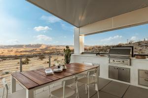 Η κουζίνα ή μικρή κουζίνα στο Panorama House as Featured in Dwell