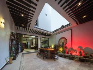 FenghuangQixin Guesthouse的休息区