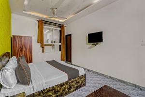 TV a/nebo společenská místnost v ubytování Hotel O One Plus One Residency
