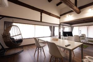 MEMORY GATEWAY HOTEL 101 Katayamatei的电视和/或娱乐中心