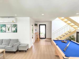 Fotografie z fotogalerie ubytování Merry house บ้านพักริมหาดบางแสน v destinaci Ban Bang Saen (1)