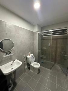 Koupelna v ubytování D'Sally Homestay KLIA Sepang + 10 fotografií