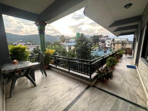 Uma vista geral da montanha ou uma vista da montanha a partir do hotel