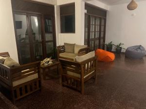 Зона вітальні в Mounty K backpack Hostels