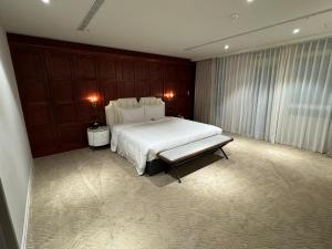 新北林口爵怡温德姆酒店-MRT(A9)机场捷运A9林口站客房内的一张或多张床位