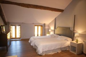 Posteľ alebo postele v izbe v ubytovaní Villa Cornelius Lujo Rural 5 Estrellas Verdes
