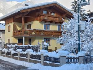 Chalet in Grossarl near Ski Slopes v zime