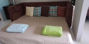 Voodi või voodid majutusasutuse Luxurious Family Room Pico de Loro toas