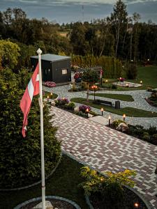 Taman di luar Villa Lakstīgalas Charm
