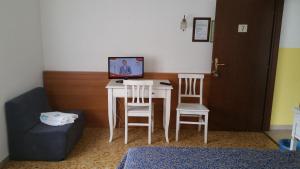 TV a/nebo společenská místnost v ubytování Albergo Sonia