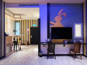 TV a/nebo společenská místnost v ubytování Wei Feng Exquisite Motel Pintung Branch