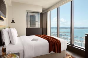 Postel nebo postele na pokoji v ubytování Hotel Indigo Auckland by IHG