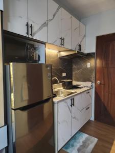 Η κουζίνα ή μικρή κουζίνα στο Trendy Studio Near Cebu IT Park