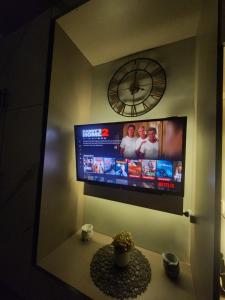 Μια τηλεόραση ή/και κέντρο ψυχαγωγίας στο Trendy Studio Near Cebu IT Park