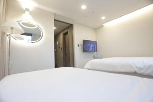 Postel nebo postele na pokoji v ubytování Bonatogether in Haeundae Resicidence