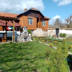 Κήπος έξω από το Villa Nina in Kramolin