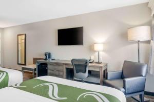 Postel nebo postele na pokoji v ubytování Quality Inn & Suites Amsterdam