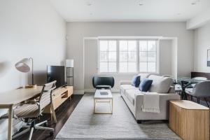 a living room with a couch and a table at Blueground Burlingame ac wd nr park SFO-1791 in San Francisco