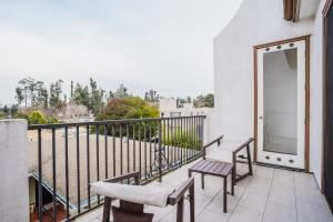 a balcony with two benches and a window at Blueground Burlingame ac wd nr park SFO-1791 in San Francisco