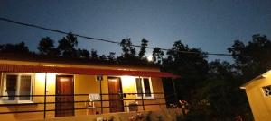 Gedung tempat farm stay berlokasi