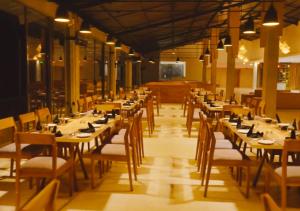 Restoran või mõni muu söögikoht majutusasutuses Sueen Nature Resort