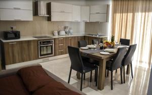 Kuchyň nebo kuchyňský kout v ubytování Msida Classic Flat 13, close to Valletta, Sliema & Sea + 27 fotografií