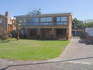 Gallery image of The West End Hermanus in Hermanus