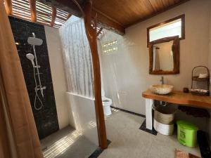 Koupelna v ubytování Ringsun Homestay Uluwatu + 37 fotografií