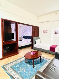 TV a/nebo společenská místnost v ubytování RESORT SUITES AT BARJAYA TIMES SQUARE kL + 37 fotografií