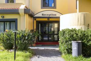 Foto dalla galleria di Hotel with swimming-pool in Arborea just 600 meters from the sea ad Arborea