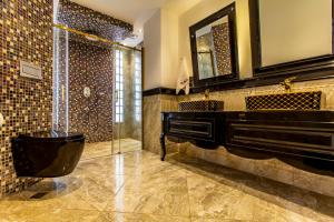 Ένα μπάνιο στο Red Premıum Avangarde Şık Mimari +19 φωτογραφίες