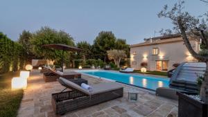 a backyard with a swimming pool and a house at VILLA RUDY 8, Emma Villas in Padresergio