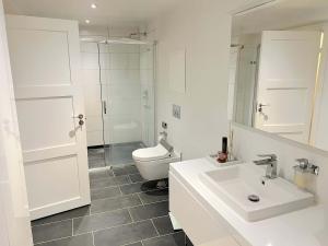 Ένα μπάνιο στο High-end Apartment in Central Copenhagen