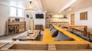 Majoituspaikan Alex Surf Hostel keittiö tai keittotila